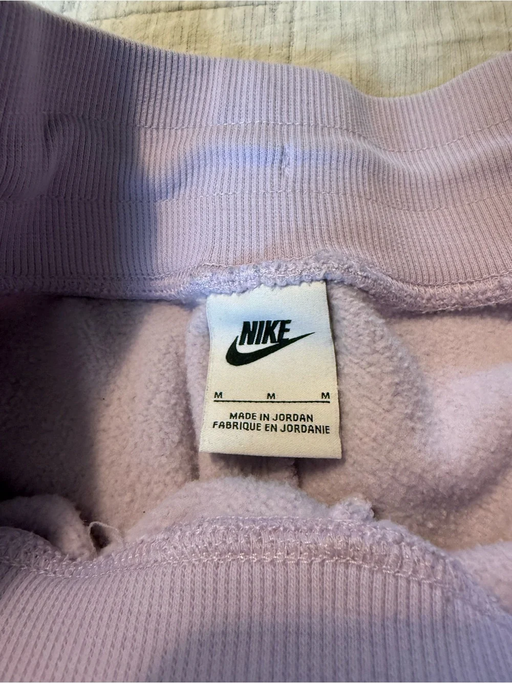 Nike Women's Light Lavender Athletic Shorts size Medium drawstring Swoosh